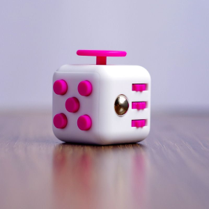 Kostka antystresowa odstresowująca Fidget Cube Biało/Różowa
