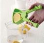 Manually squeezed lemon juice machine